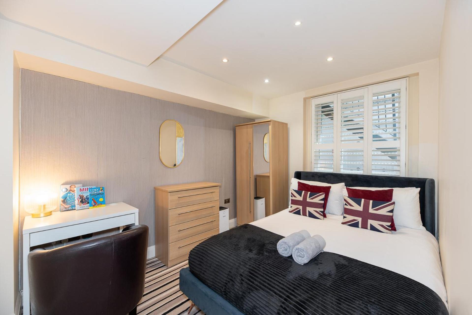 3 Bedroom Apartment With Private Terrace In Pimlico, Westminster, Victoria London Exteriör bild