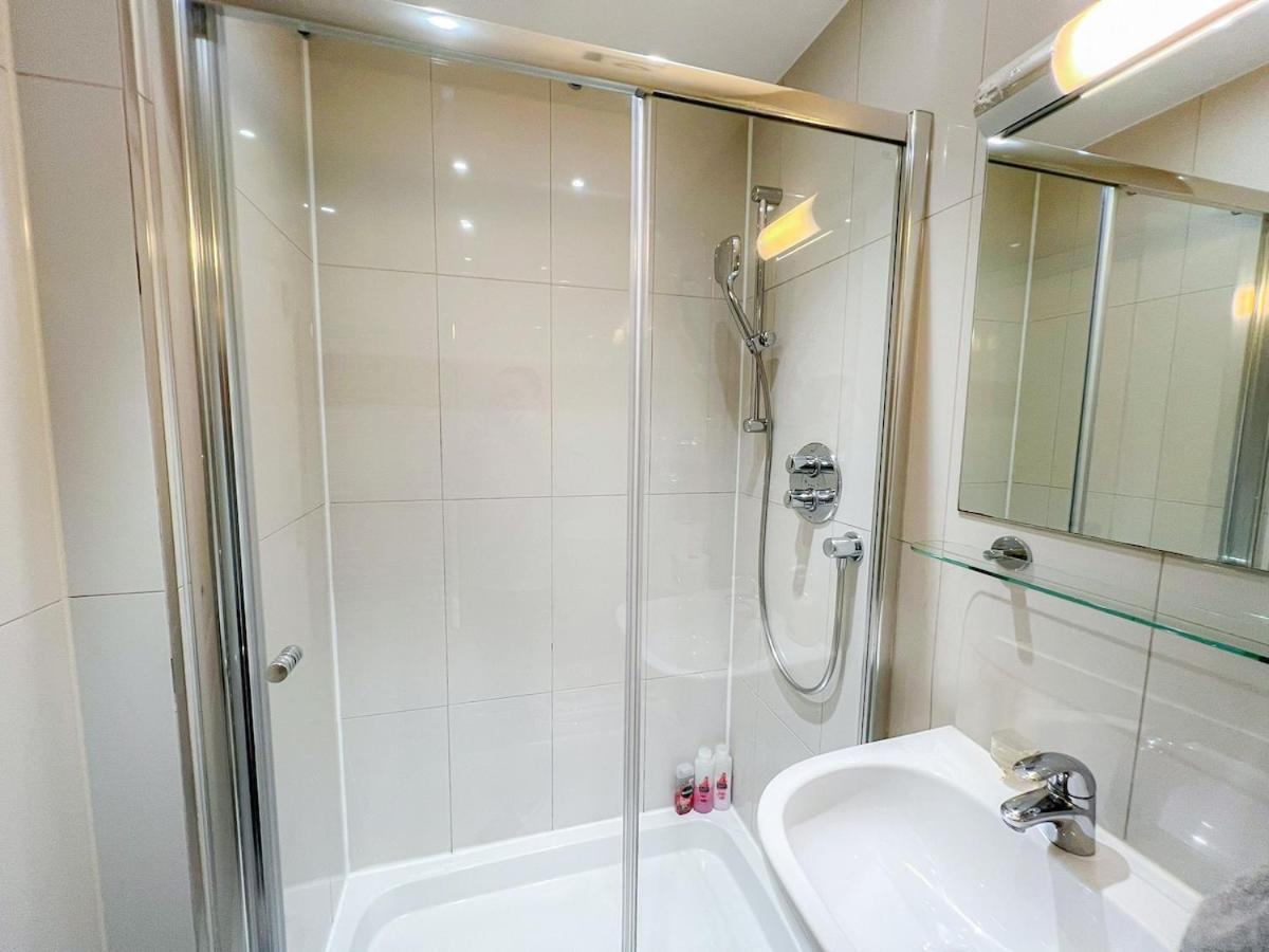 3 Bedroom Apartment With Private Terrace In Pimlico, Westminster, Victoria London Exteriör bild