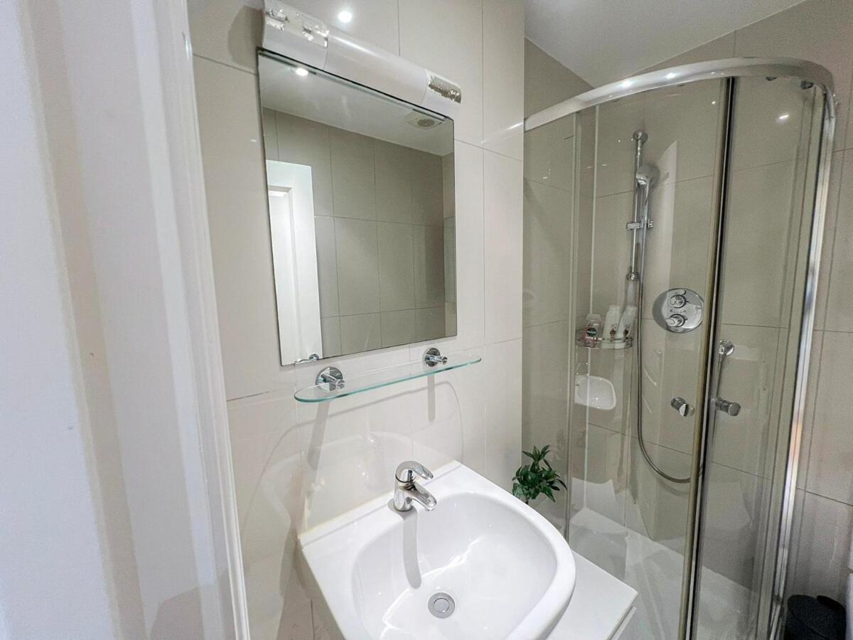 3 Bedroom Apartment With Private Terrace In Pimlico, Westminster, Victoria London Exteriör bild