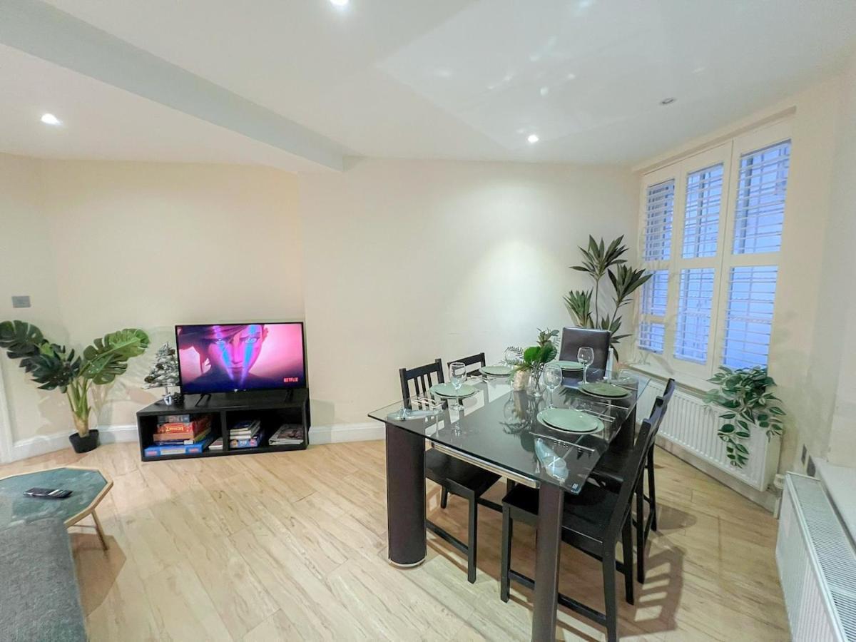 3 Bedroom Apartment With Private Terrace In Pimlico, Westminster, Victoria London Exteriör bild