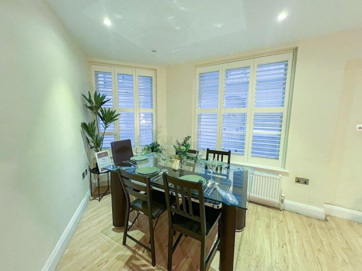 3 Bedroom Apartment With Private Terrace In Pimlico, Westminster, Victoria London Exteriör bild