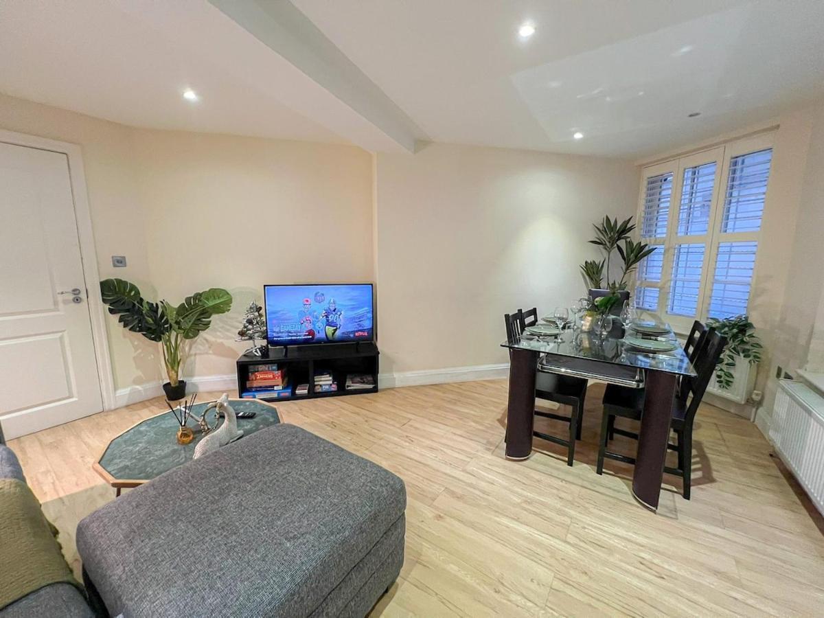 3 Bedroom Apartment With Private Terrace In Pimlico, Westminster, Victoria London Exteriör bild
